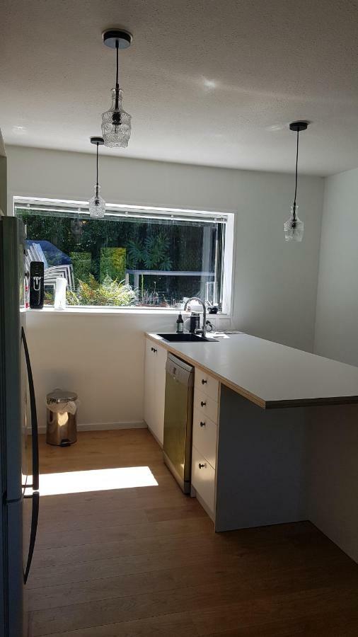 Tranquil Treehouse Villa Christchurch Bagian luar foto